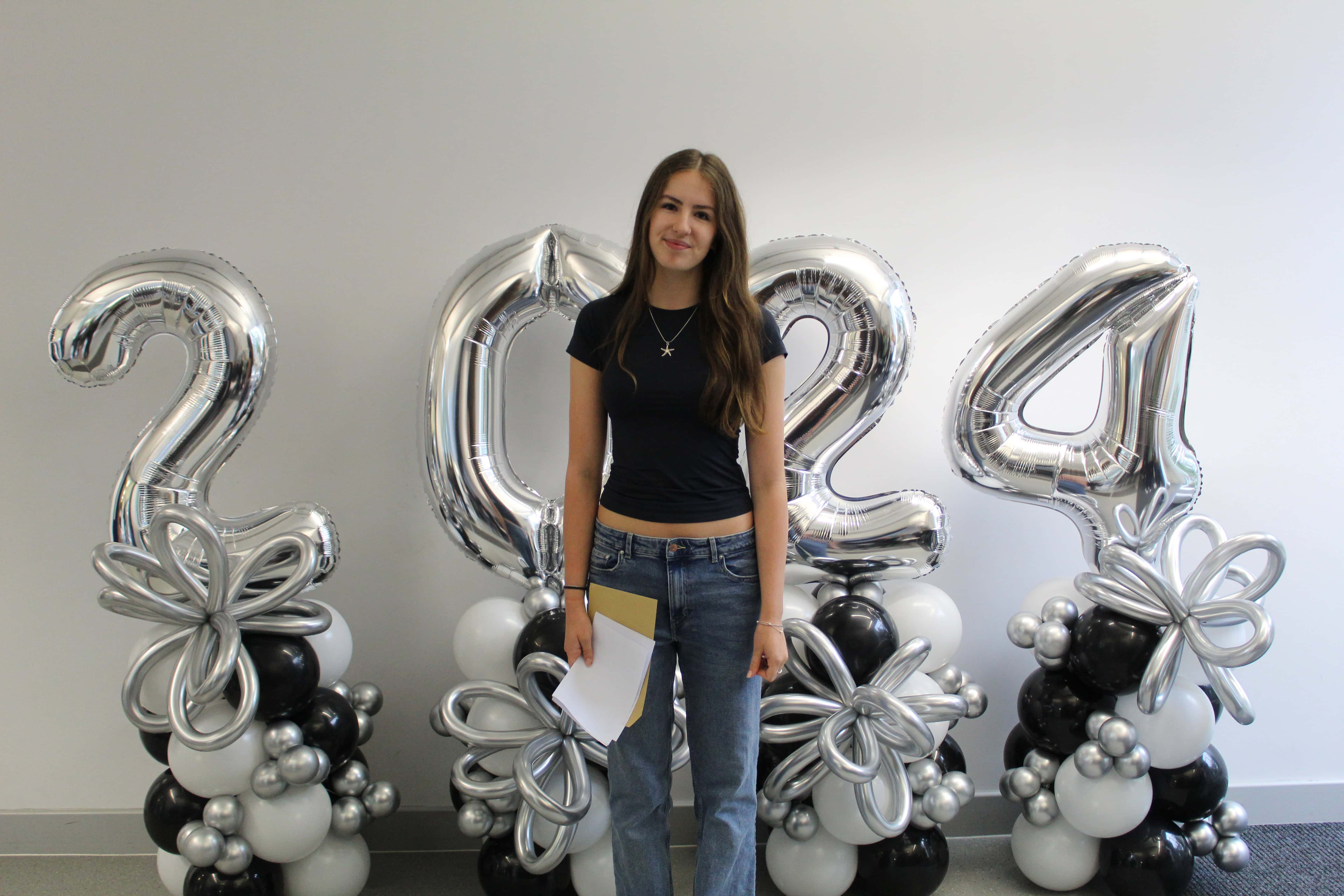 Image of Ellen, a school leaver who achieved 9 grade 9s.